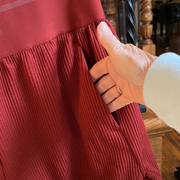 UNDER ARMOUR Journey Ribbed Shorts - Picture 3 of 14